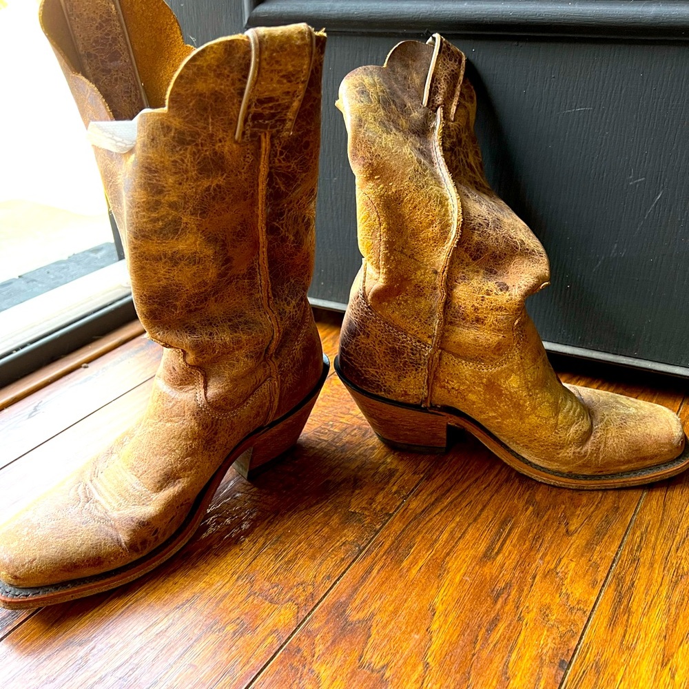 Justin cowgirl boots!